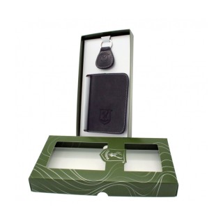 Set Regalo Riserva R3102 in pelle nera: Porta Licenza (11x14 cm) con protezione impermeabile e Portachiavi coordinato.