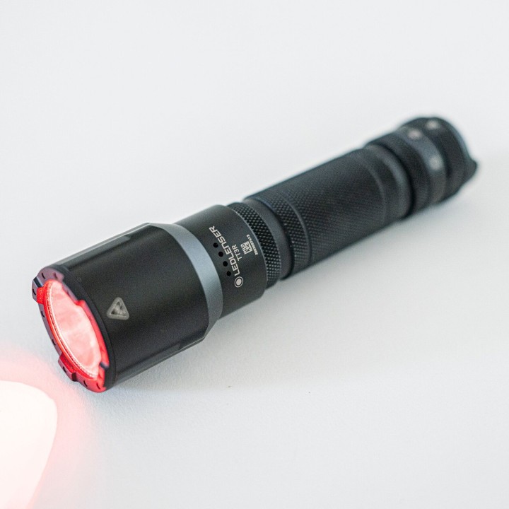 Torcia Ledlenser TT3R (1900 lm), tattica e robusta (IP68). Luce rossa/blu, Strobo